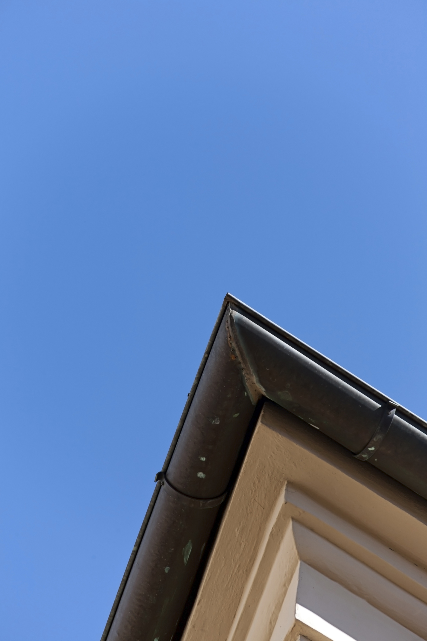 What's the average cost of new gutters?